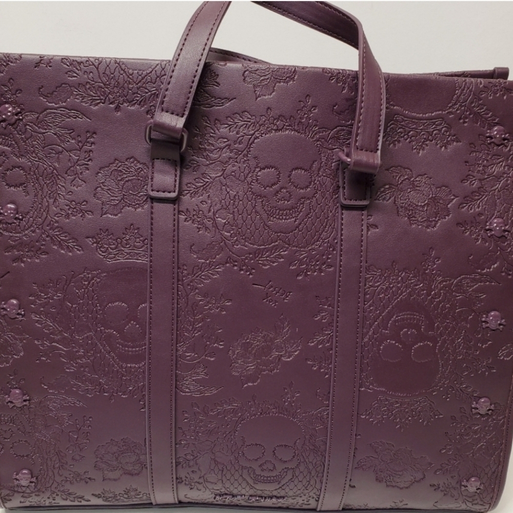 ❎️‼️1 Left ‼️❎️BETSEY JOHNSON embossed xoxomattie plum skull ROSES XL TOTE 💟 - Picture 7 of 9